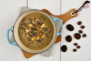 Kastanje-knolselderijsoep met purple cress